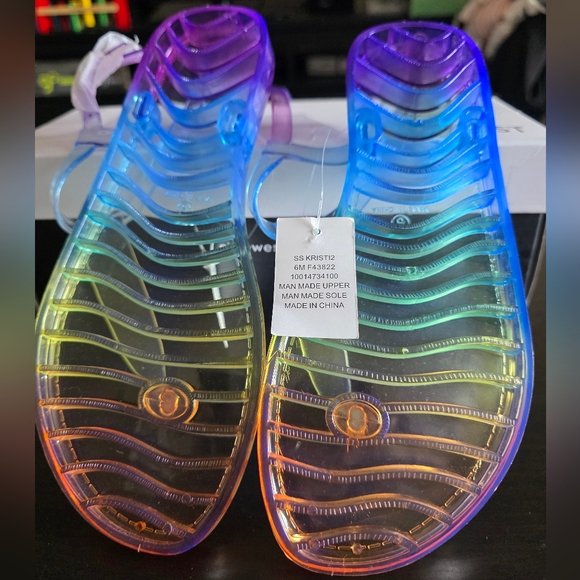 Sun + Stone Kristi 2 thong slingback jelly sandals with a rainbow gradient Sz 6 - Picture 3 of 3